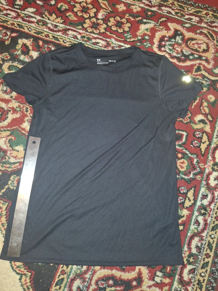 Under Armour HeatGear Black T-Shirt - Size Small image indicator(3)