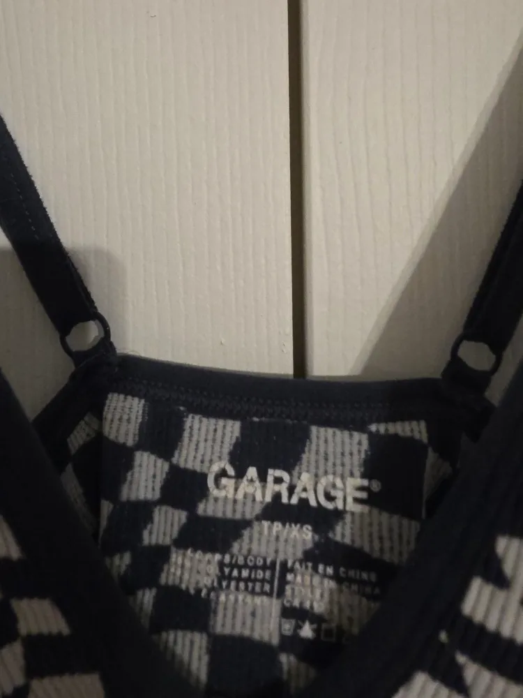 Crop tank blue image indicator(2)