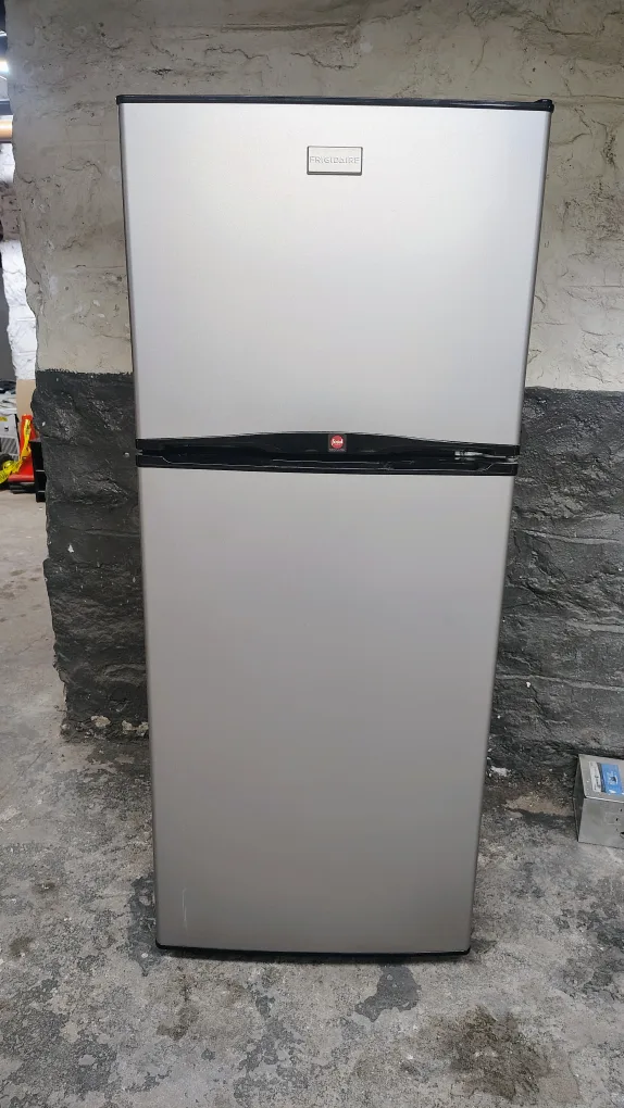 Frigidaire Top Freezer Refrigerator - Silver thumbnail