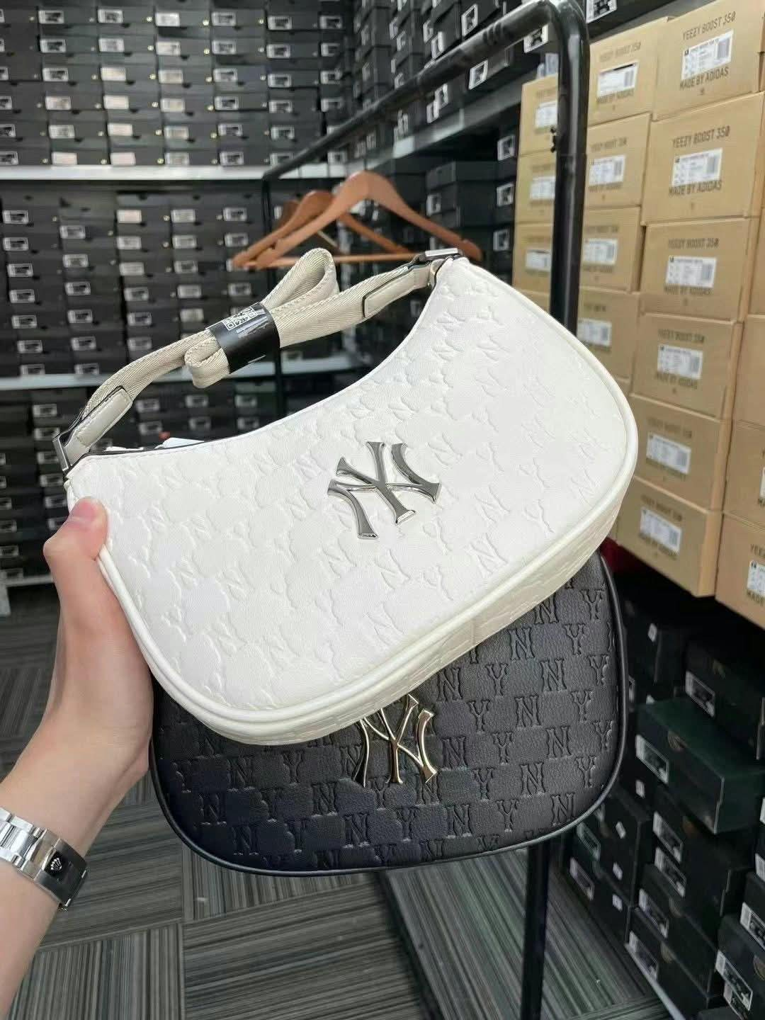 MLB New York Yankees Shoulder Bag