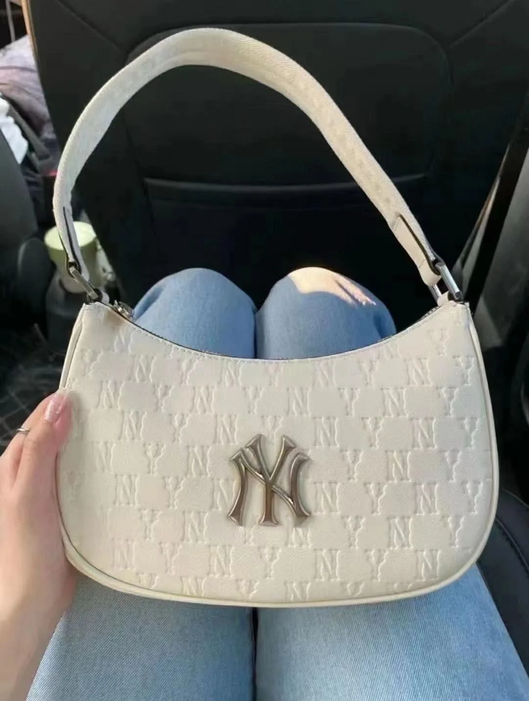 MLB New York Yankees Shoulder Bag image indicator(3)