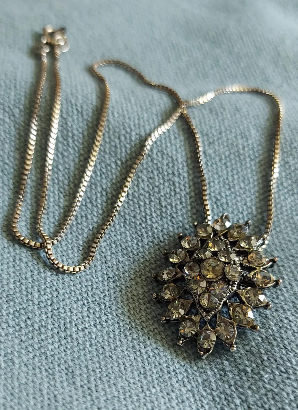 Vintage Style Floral Pendant Necklace thumbnail