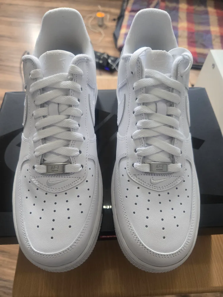 Nike Air Force 1 Supreme White SZ 9 thumbnail