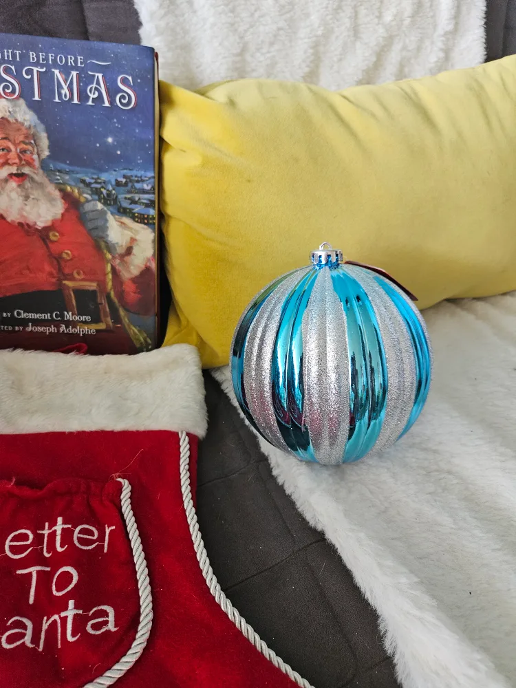 lot of Christmas items image indicator(4)