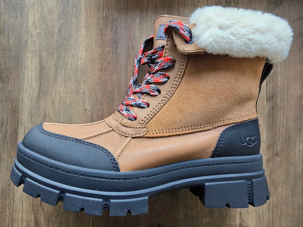 UGG Women's Ridge Mini Boot - Chestnut, New in Box! thumbnail