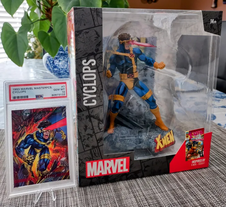 Marvel Cyclops Figure with 1993 Masterpieces Card thumbnail