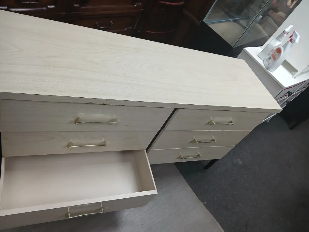 dresser thumbnail