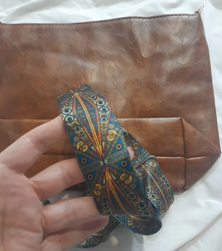 NEW Kangaroo Brown Leather Crossbody Bag image indicator(6)