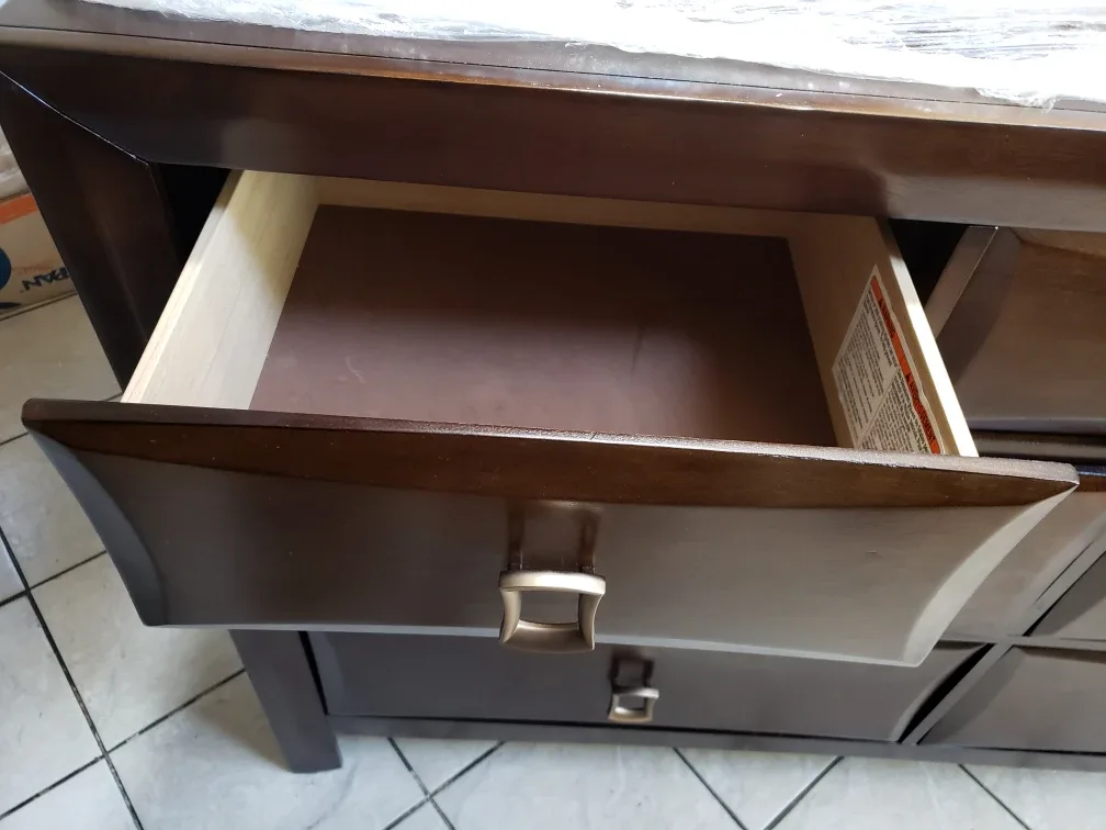 Georgeous Wooden Dresser image indicator(2)