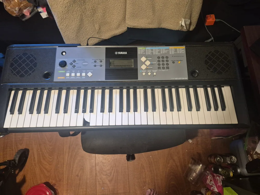 Yamaha PSR-E233 Digital Keyboard thumbnail