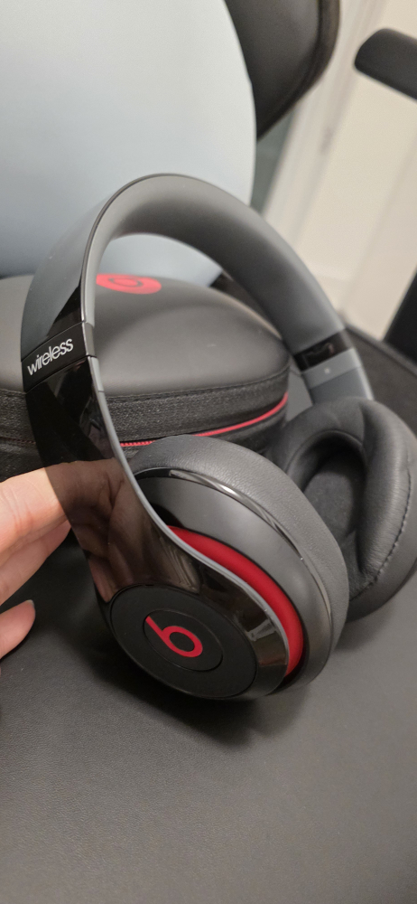 Beats Studio Wireless Headphones - Black/Red - photo 2