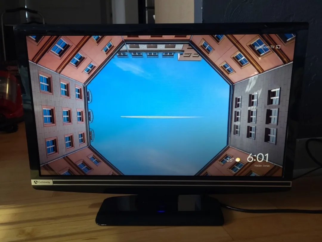 23 Inch Monitor with Built-in Speakers thumbnail