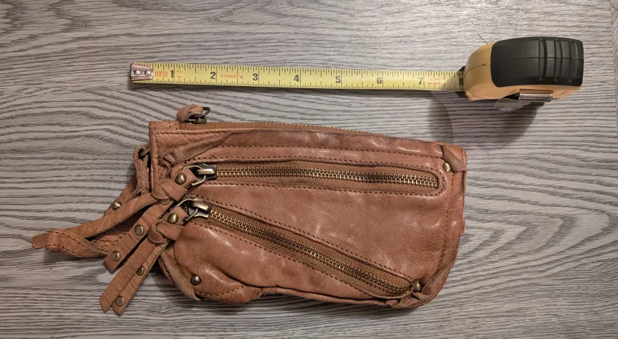 👛Free People Distressed Leather Wallet👛 image indicator(4)