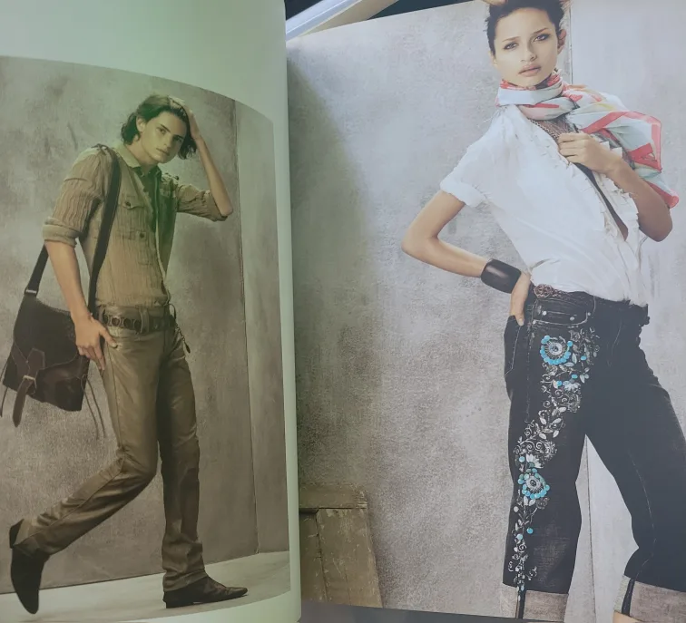 Roberto Cavalli S/S 05 Fashion Book image indicator(5)