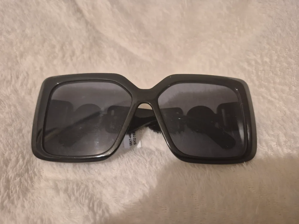 Black Sunglasses thumbnail