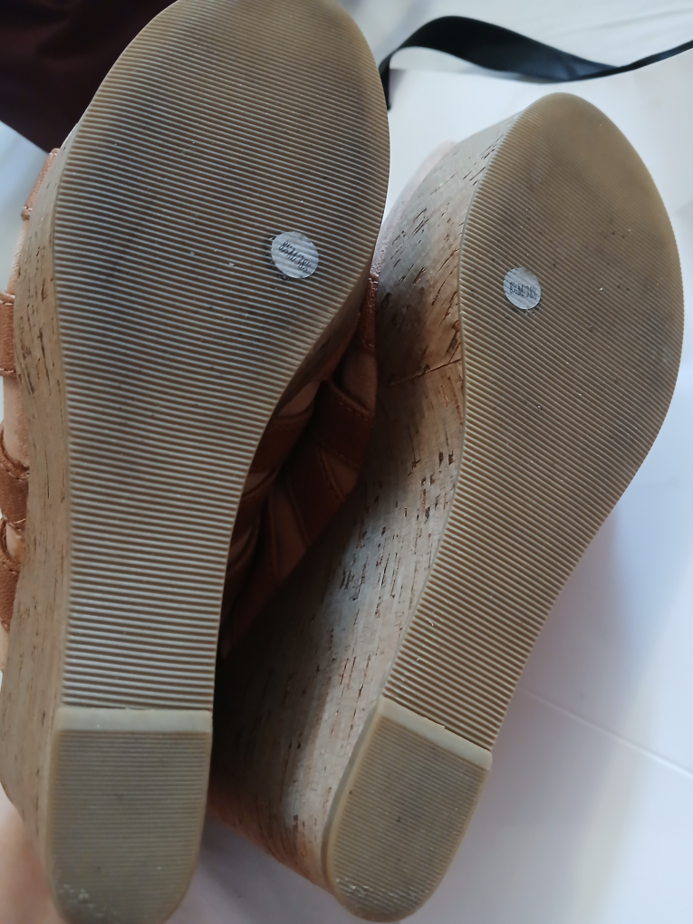 Lucky Brand Wedge Sandals - Size 8 - photo 3
