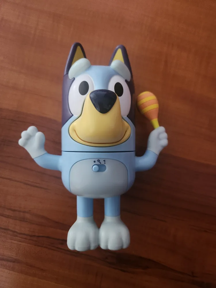 Bluey shake it  toy thumbnail
