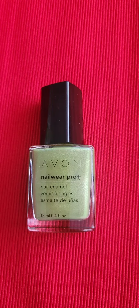 Avon Nailwear shimmery green 🇨🇦🍁 thumbnail