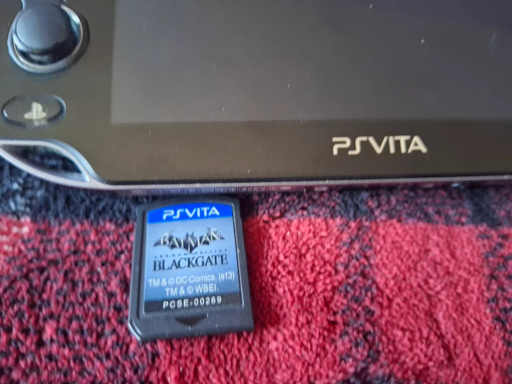 Sony PlayStation Vita PCH-1001 with Case & batman game image indicator(9)