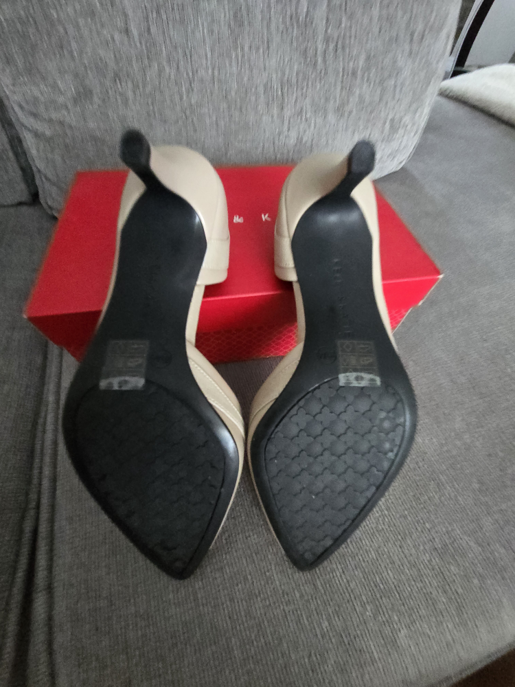 Kelly & Katie Beige Heels, Size 8.5 - photo 4