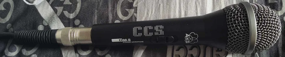 2 Studio Microphones & 1 Pop Filter/ Screen image indicator(8)