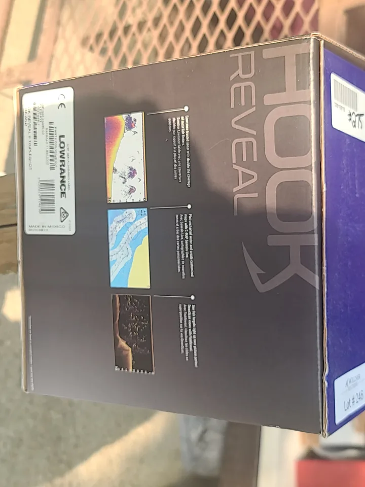 Lowrance HOOK Reveal 9 Tripleshot Fish Finder image indicator(2)