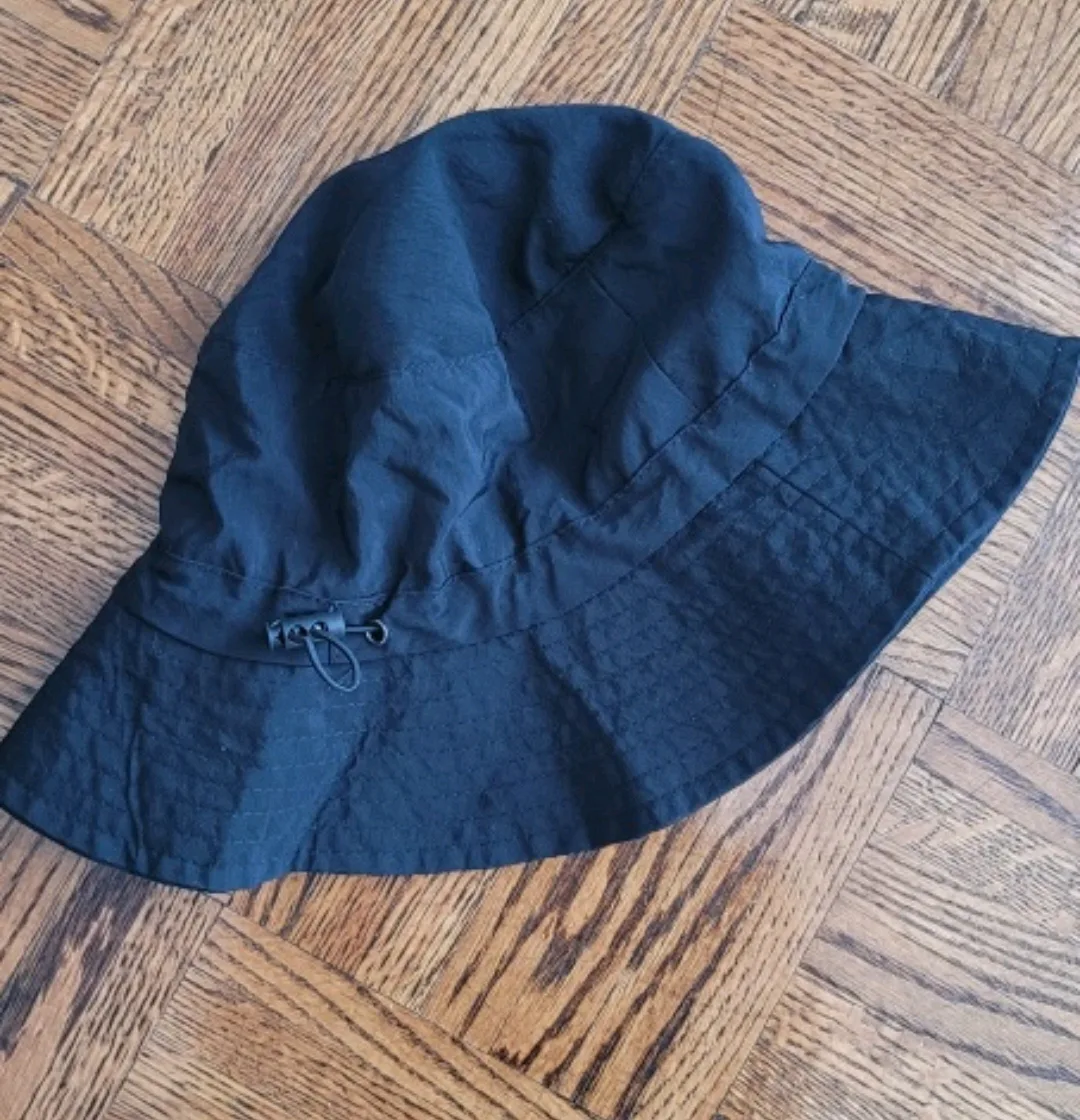 Black bucket hat 🇨🇦🍁 thumbnail