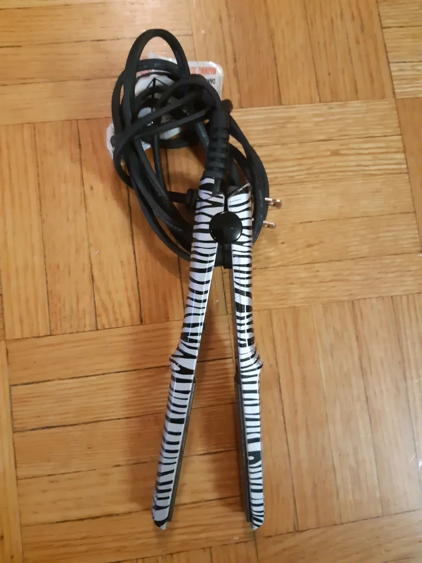 Zebra Print Hair Straightener 🇨🇦 thumbnail