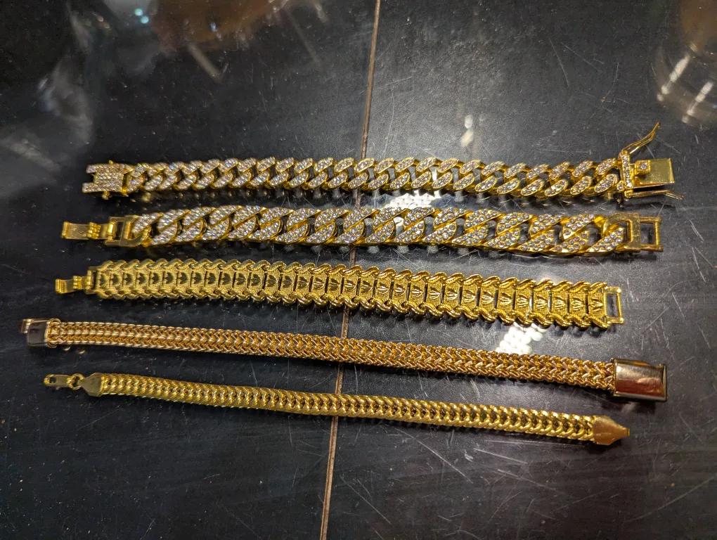 Brand New Gold-plated Bracelets plus Free bonus, downtown. image indicator(2)