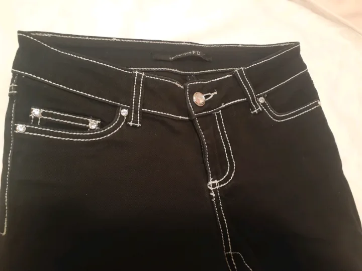 Women's Black Jeans image indicator(4)