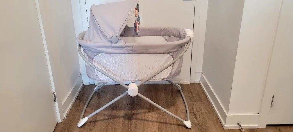 Fisher-Price Soothe 'n Snuggle Bassinet image indicator(2)