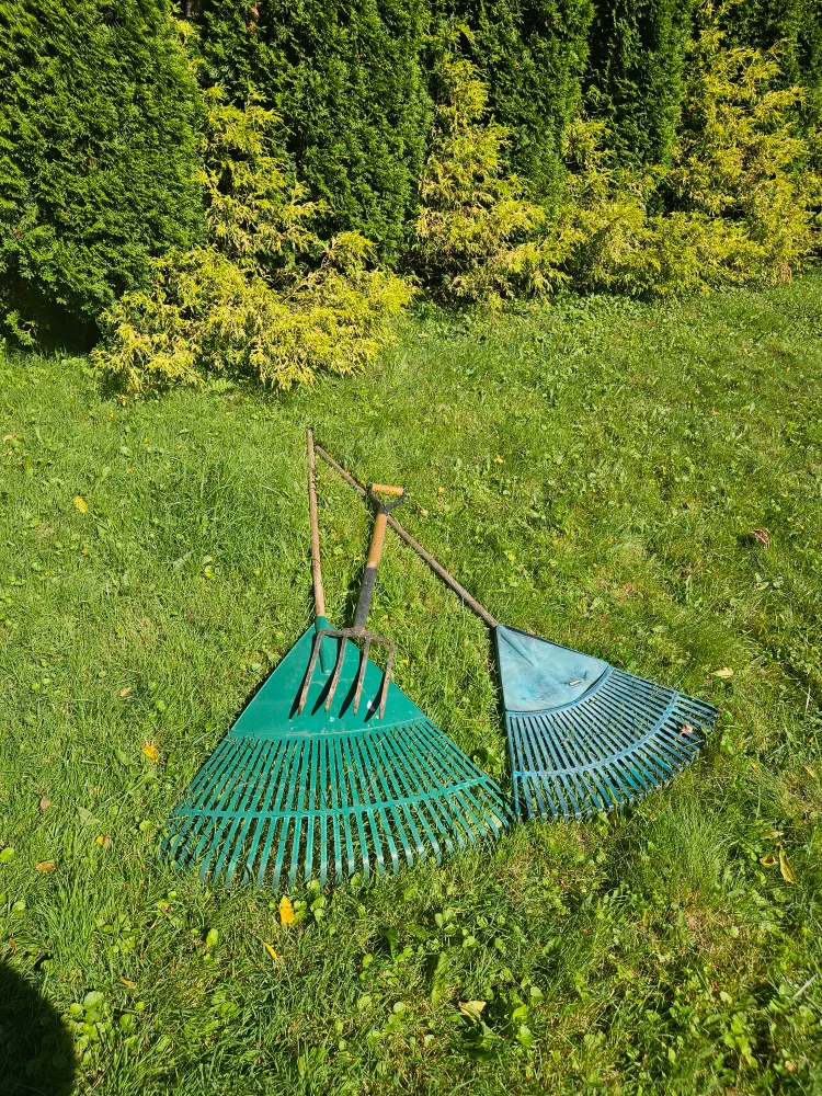 Lawn &  Garden Tools - Rakes / Pitch Fork thumbnail
