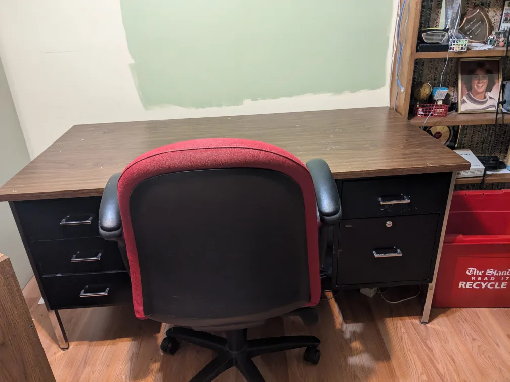 Office Desk & Red Office Chair image indicator(2)