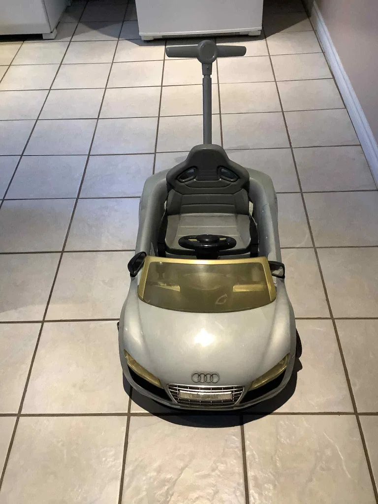 Audi Ride-On Car for Kids image indicator(2)