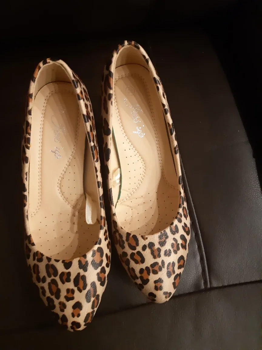 Talbots Leopard Print Heels - Size 7.5 image indicator(2)