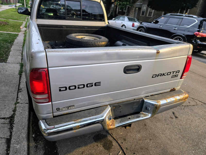 Dodge Dakota SLT 4x4 Truck - photo 2