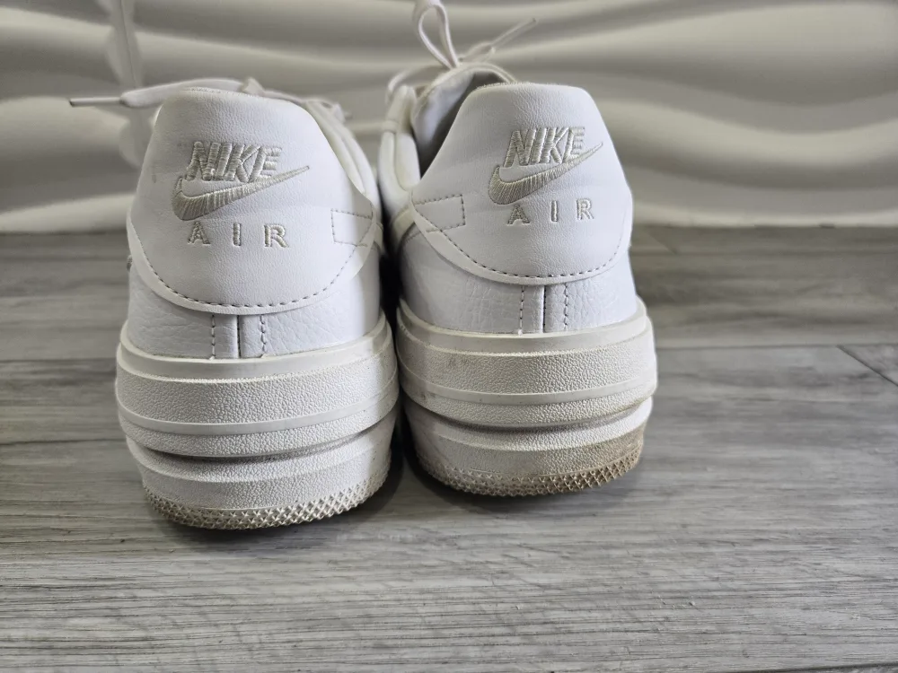 Nike Air Force 1 Platform Shoes - Size 11 image indicator(4)