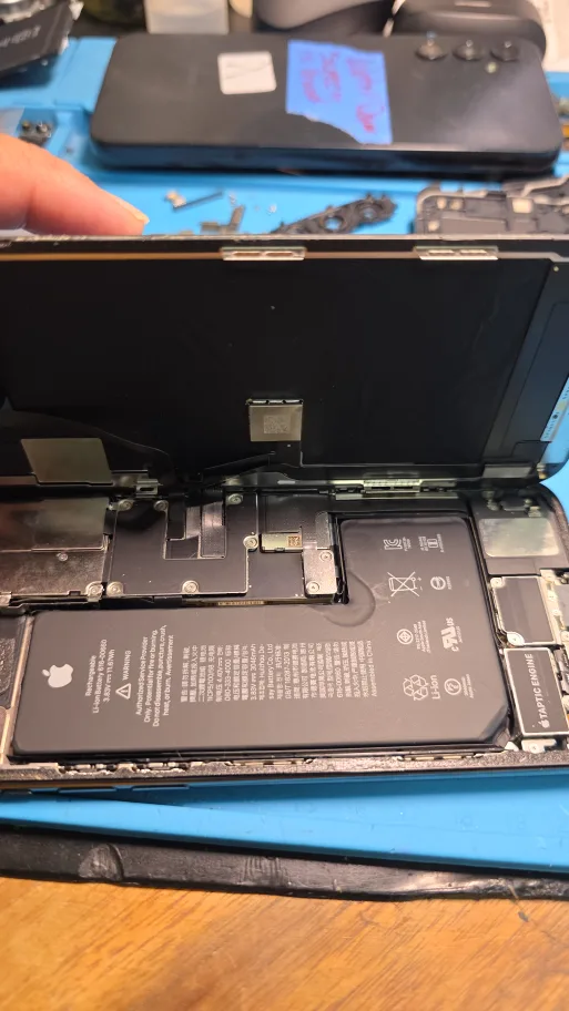 iPhone Screens replacement thumbnail