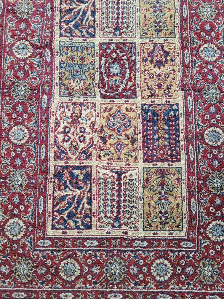 Red Patterned Area Rug - photo 3
