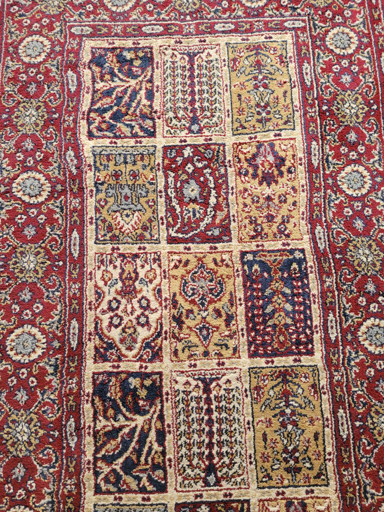 Red Patterned Area Rug - photo 4