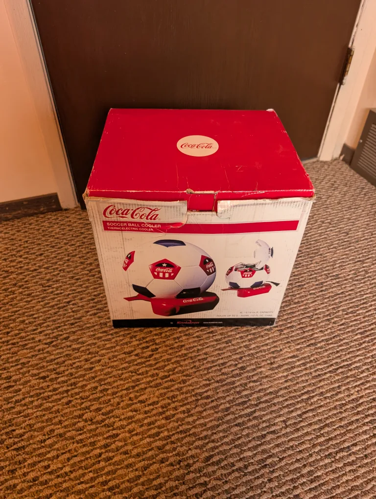 Coca-Cola Soccer Ball Cooler Thermoelectric image indicator(2)