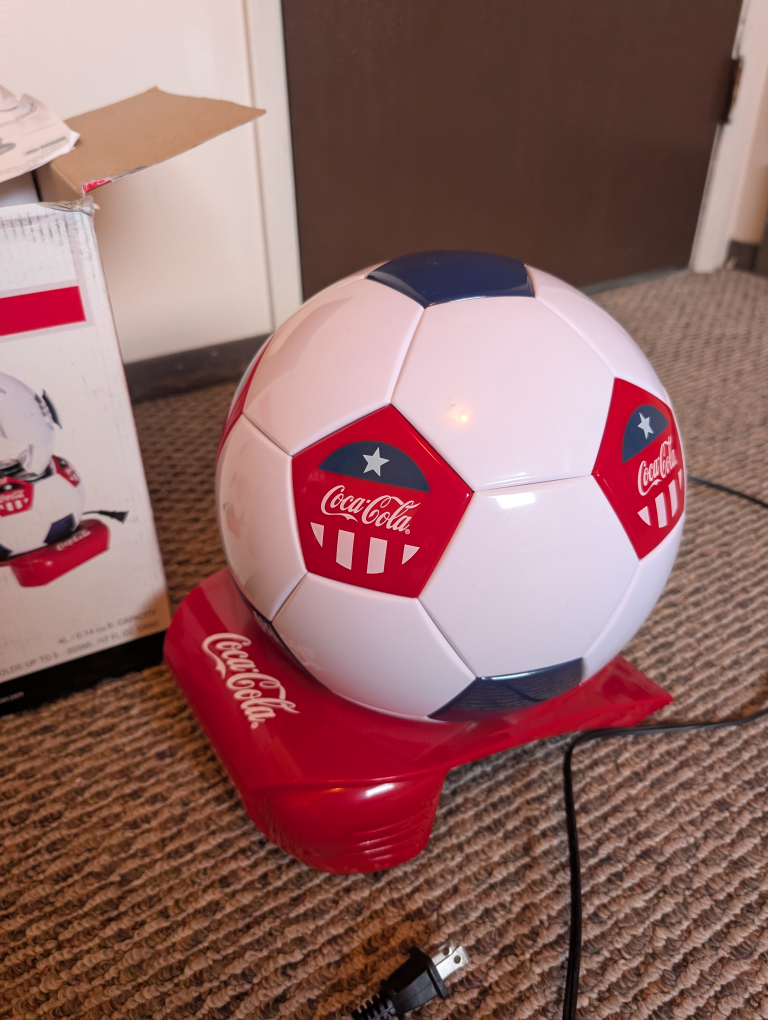 Coca-Cola Soccer Ball Cooler Thermoelectric - photo 4