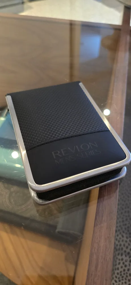 Revlon Men's Series Grooming Kit image indicator(2)