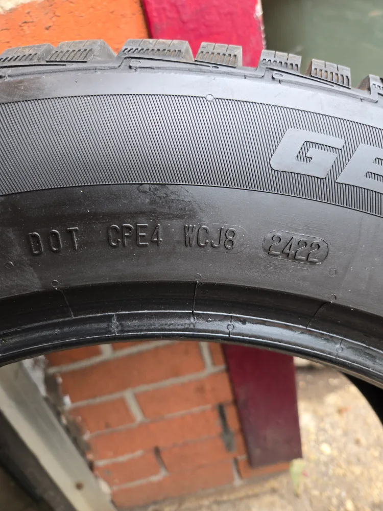 General Altimax Arctic 12 WINTER Tires 225/60R18 image indicator(2)