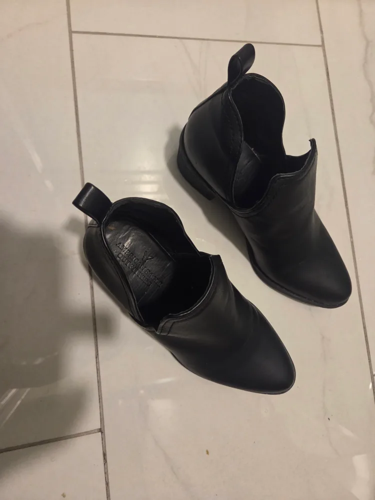 American Eagle Black Ankle Boots size 6 image indicator(2)