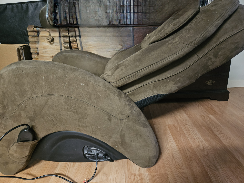 Suade Massage Chair - photo 4