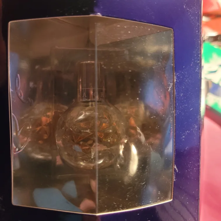 Ariana Grande Perfume Gift Set - Sweet Like Candy & Ari image indicator(3)