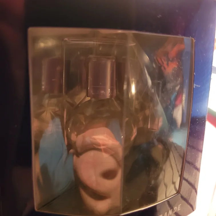 Ariana Grande Perfume Gift Set - Sweet Like Candy & Ari image indicator(6)