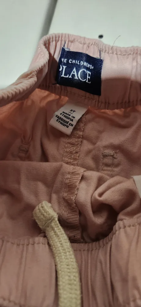 Children's Place Shorts - Size 3🇨🇦 thumbnail