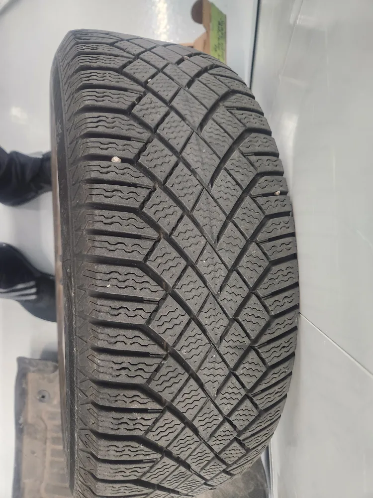 225/60R17 Winter Tire with Kane Rim image indicator(4)